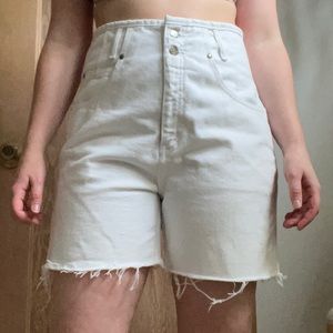 Levi Native Blur White Shorts